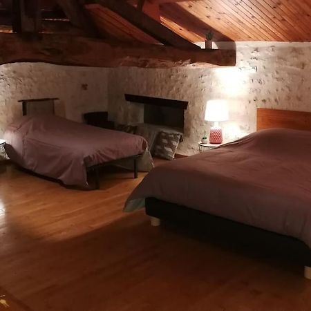Maison Charentaise A La Campagne Becheresse Extérieur photo