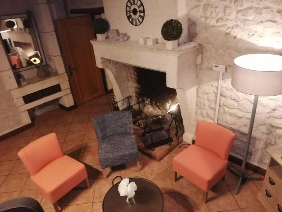 Maison Charentaise A La Campagne Becheresse Extérieur photo
