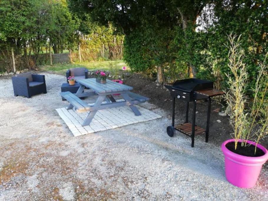Maison Charentaise A La Campagne Becheresse Extérieur photo