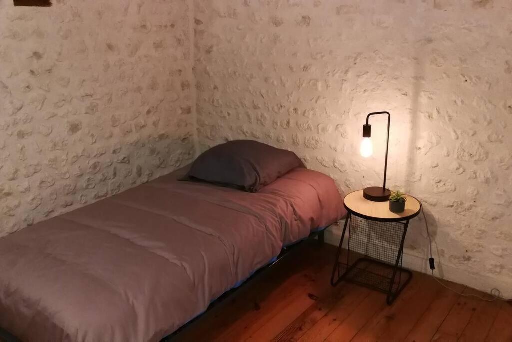 Maison Charentaise A La Campagne Becheresse Extérieur photo